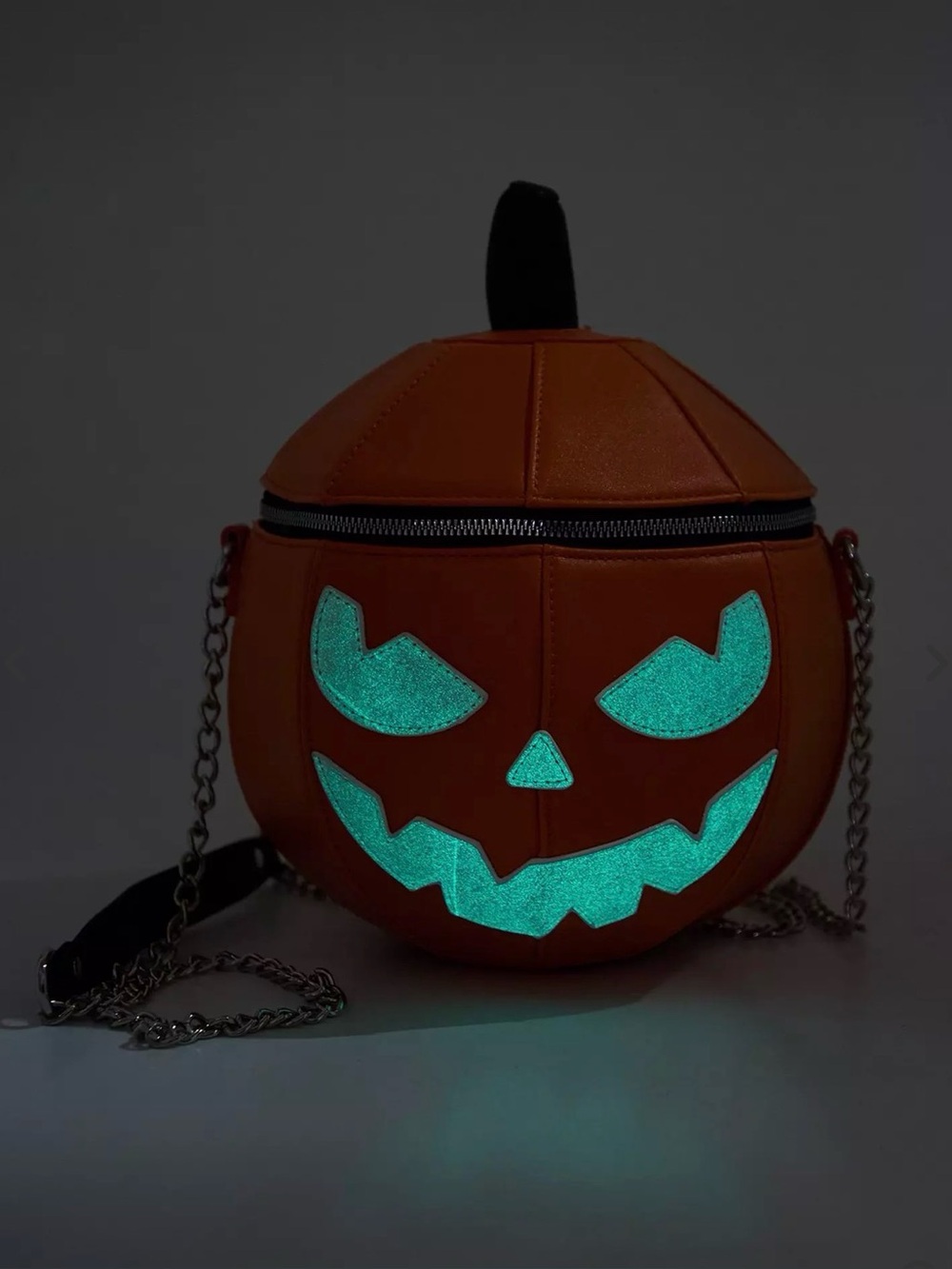 Pumpkin Glow-In-The-Dark Figural Crossbody Bag - NWT - Picture 2 of 5